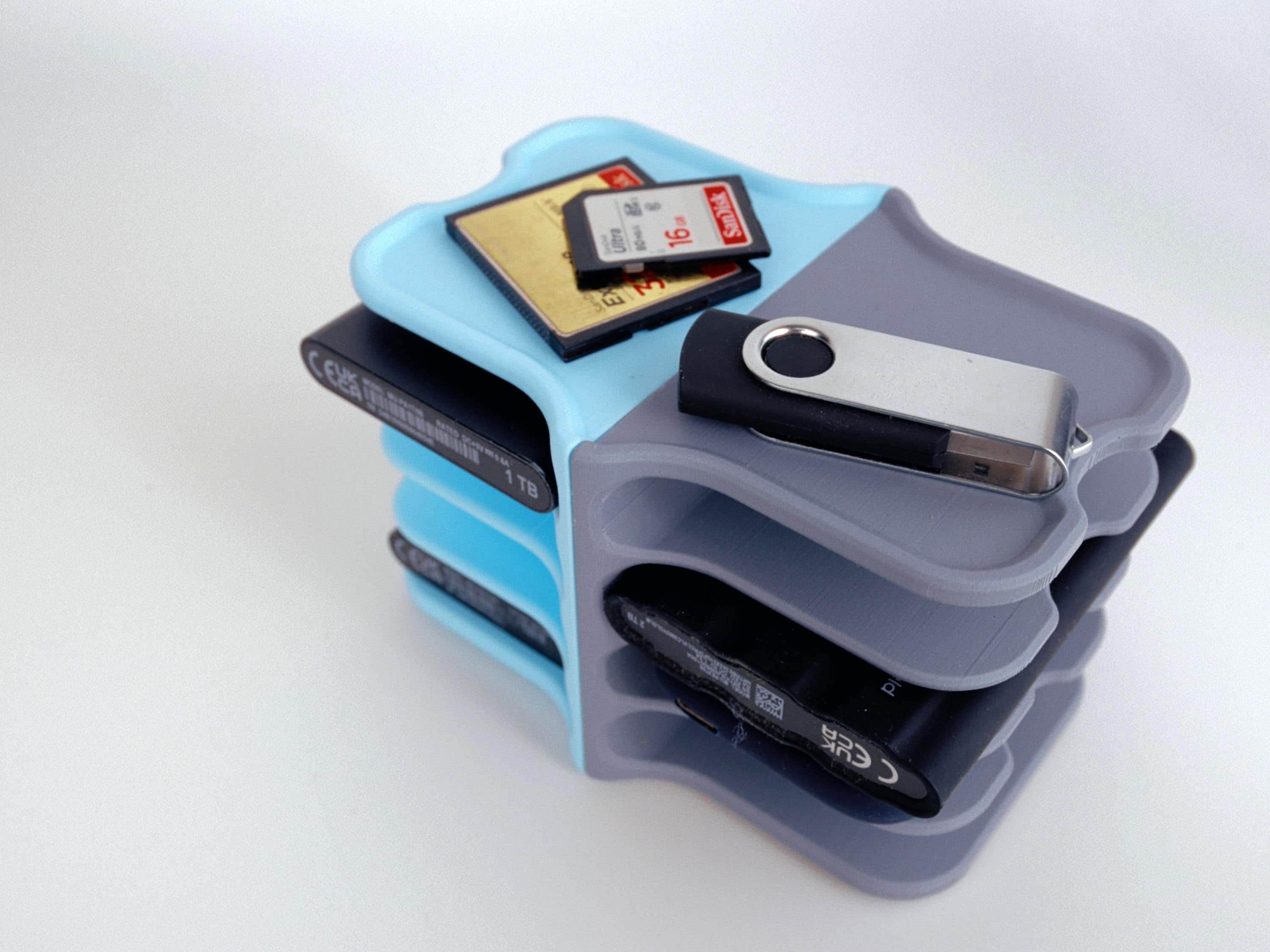 Universal & Compact Vertical SSD Holder for Up to 8 Solid State Drives
